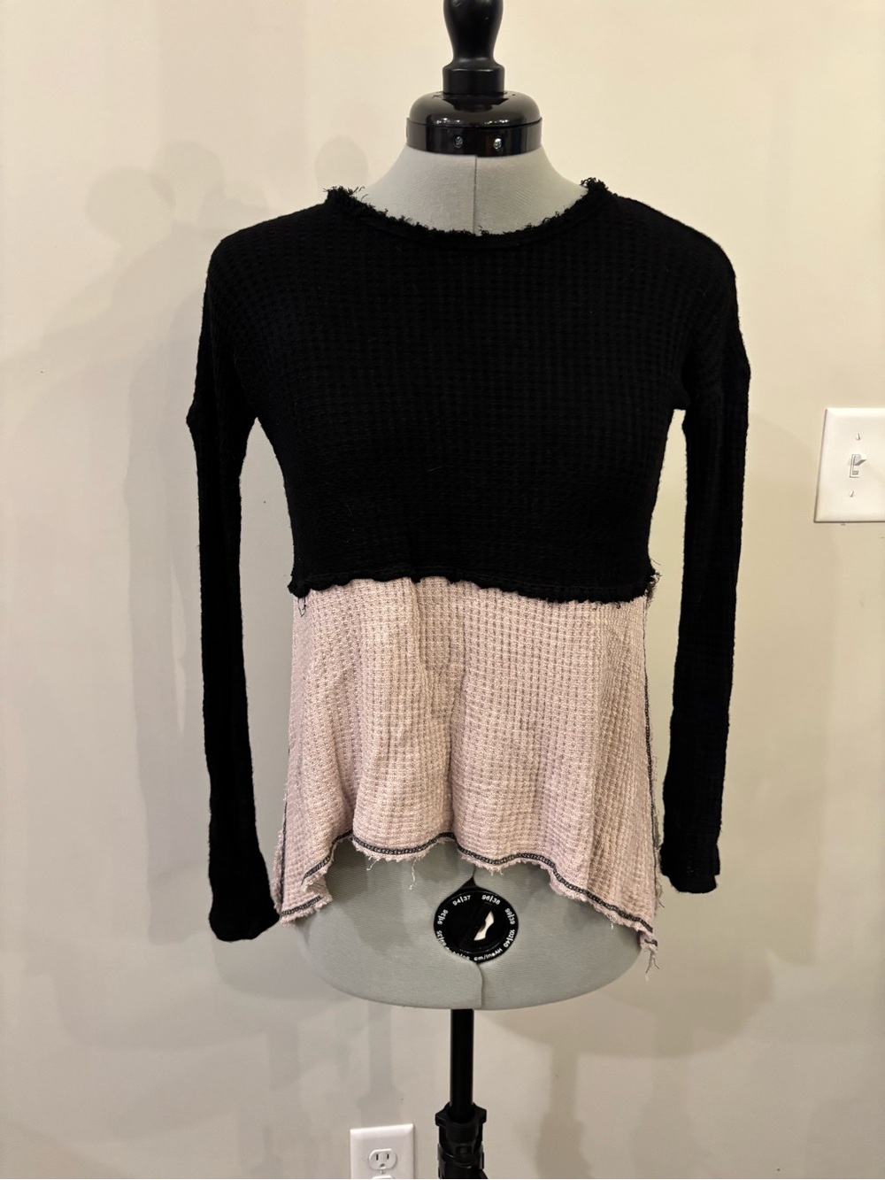Vintage Havana Two-Tone Waffle Knit Top - Black and Light Pink 0185